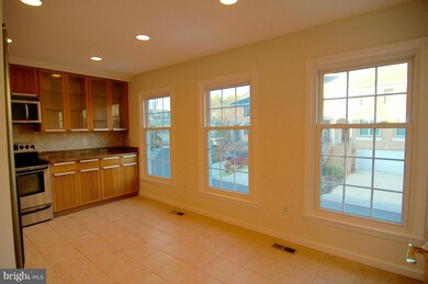 10928 Bloomingdale Dr, Rockville, MD 20852 - photo 7