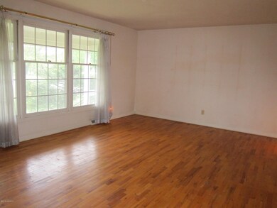 living room, Winchell