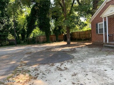 1067Boulevardyard