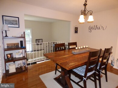 11872 Dunlop Ct, Reston, VA 20191 - photo 6