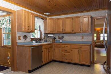 16 Howe St, Rochester, NH 03867 - photo 4