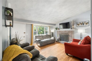 59 Glen Meadows Ct, Warwick, RI 02889 - photo 4