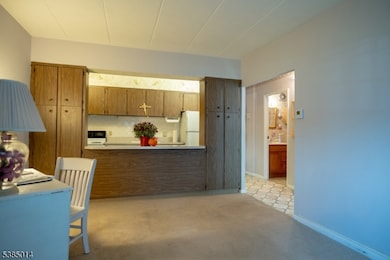 Putnam House unit 233, Union, NJ 07083 - photo 3