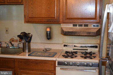 5651 Fenwick Dr, Alexandria, VA 22303 - photo 6