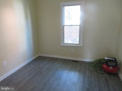 7 W Monroe St, Paulsboro, NJ 08066 - photo 3