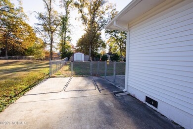 397 Maple St, Jacksonville, NC 28540 - photo 5