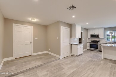 05 Foyer