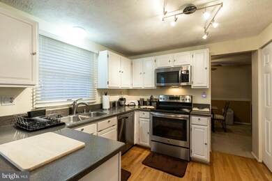 16140 Olmstead Ln, Woodbridge, VA 22191 - photo 7