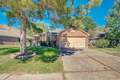 1918 Village Court Ln, Rosenberg, TX 77471 - photo 3