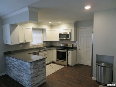 1204 Sherwood Eddy Dr, Jacksonville, IL 62650 - photo 6