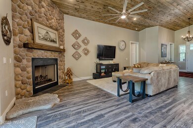 006_Living Room