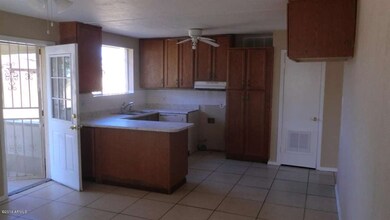 3302 N 39th Dr, Phoenix, AZ 85019 - photo 7