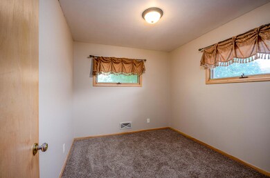 4 Upper Bedroom-