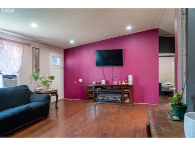 300 S Everest St, Newberg, OR 97132 - photo 6