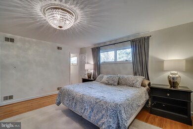 1047 Clover Dr, McLean, VA 22101 - photo 3