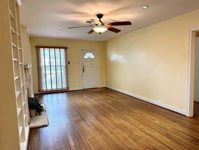 709 W 34th St, Houston, TX 77018 - photo 4