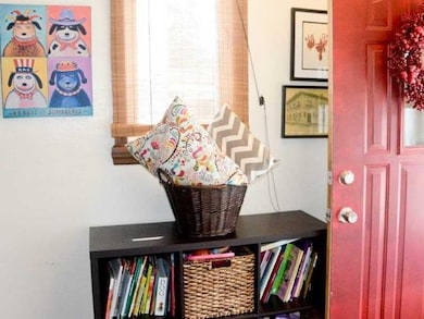 Entry/Foyer.