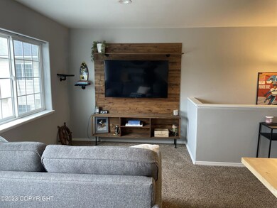 Relaxing Family / TV Room