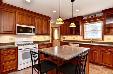 404 Flint Trail, Carol Stream, IL 60188 - photo 3