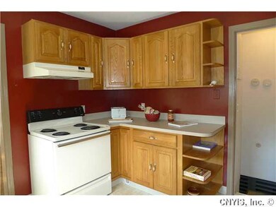 Kitchen. Convenient cooking area.