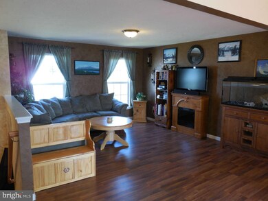 1446 Mallard Dr E, Chambersburg, PA 17202 - photo 3