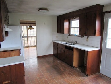 19 Highland St, Milford, MA 01757 - photo 5