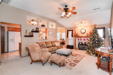 609 Gyrfalcon Dr, Norman, OK 73072 - photo 7