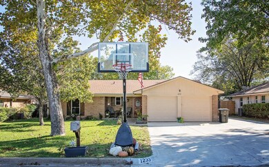 1233 Willowwood Dr, Cleburne, TX 76033 - photo 2