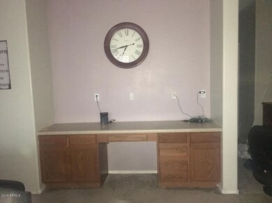 10414 E Edgemont desk area