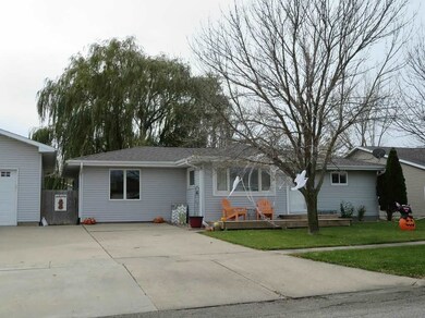 4041 Mark Dr, Waterloo, IA 50701 - photo 2