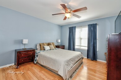 1827 Cambridge Dr, Carpentersville, IL 60110 - photo 4