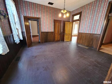 201 N Main St, Virginia, IL 62691 - photo 4