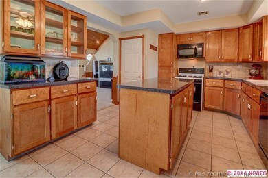 9006 Crestwood Dr, Skiatook, OK 74070 - photo 5