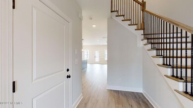 9-web-or-mls-2500-Shoreham-Way-UNIT-B-Gr