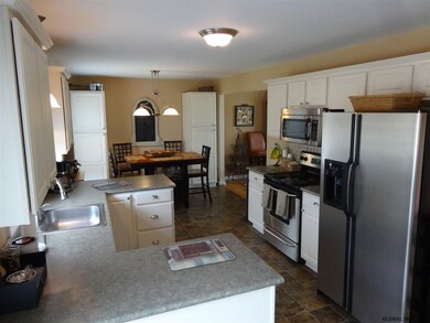 184 Droms Rd, Schenectady, NY 12302 - photo 4