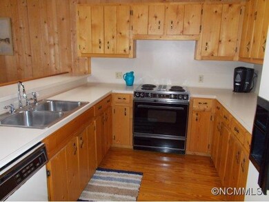 Kitchen w/Jenn-aire range