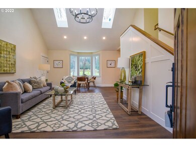 Living Room/Entrance