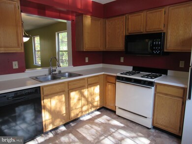 7248 Mahogany Dr, Hyattsville, MD 20785 - photo 6