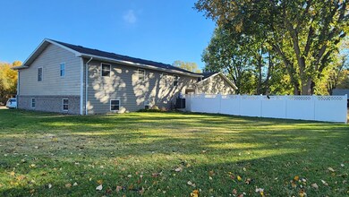 660 4th St, Huron, SD 57350 - photo 7