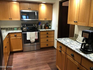 815 Duke Dr unit 423, Grand Forks, ND 58201 - photo 4