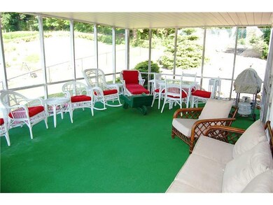 Sunroom. Screened Porch