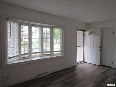 4611 Scott St, Davenport, IA 52806 - photo 4