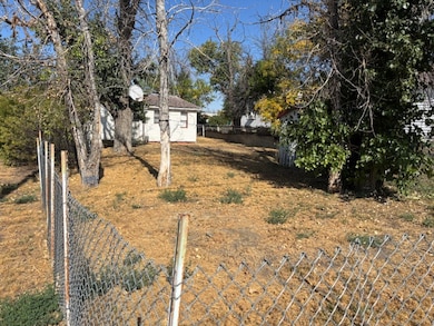 237 2nd Ave SW, Cut Bank, MT 59427 - photo 4