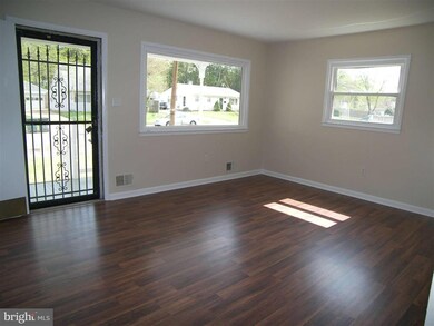 123 Lambert Dr, Manassas Park, VA 20111 - photo 4