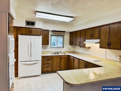 1800 Lakewood Ct, Eugene, OR 97402 - photo 6