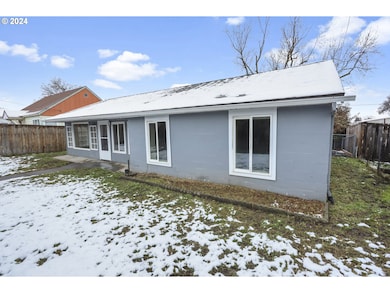 1323 E 15th St, the Dalles, OR 97058 - photo 3