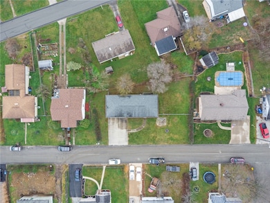 10724 Martin Dr, Irwin, PA 15642 - photo 4