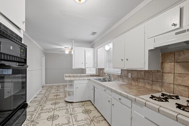 7421 Claiborne St, Houston, TX 77016 - photo 2