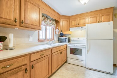 44 Edbert Dr, Holyoke, MA 01040 - photo 6
