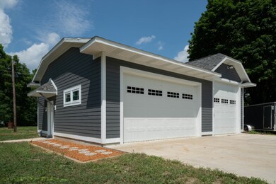 7016_N_Riverview_Drive_Watermark_06